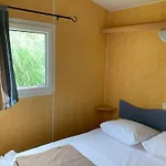 مكان تخييم Mobil-home Avec Terrasse - 4 Personnes, 2 - Api-1-52-302 *