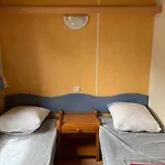 Mobil-home Avec Terrasse - 4 Personnes, 2 - Api-1-52-302 مكان تخييم *