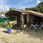 مكان تخييم Mobil-home Avec Terrasse - 4 Personnes, 2 - Api-1-52-302 فيندايز - مونتاليفت