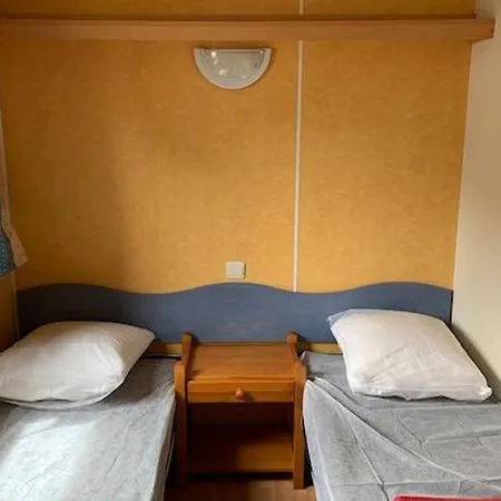 Mobil-home Avec Terrasse - 4 Personnes, 2 - Api-1-52-302 Campingplads *
