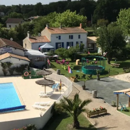 Mobil-home Avec Terrasse - 4 Personnes, 2 - Api-1-52-302 مكان تخييم *