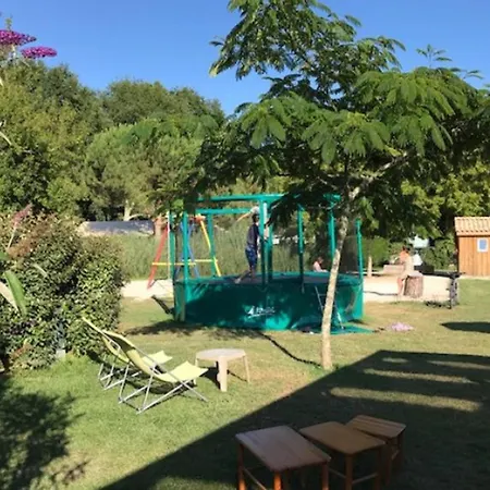 مكان تخييم Mobil-home Avec Terrasse - 4 Personnes, 2 - Api-1-52-302 فيندايز - مونتاليفت