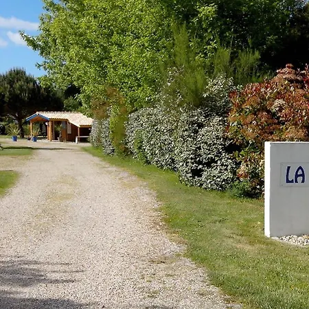 Mobil-home Avec Terrasse - 4 Personnes, 2 - Api-1-52-302 Campingplads