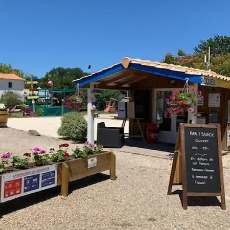 Mobil-home Avec Terrasse - 4 Personnes, 2 - Api-1-52-302 *